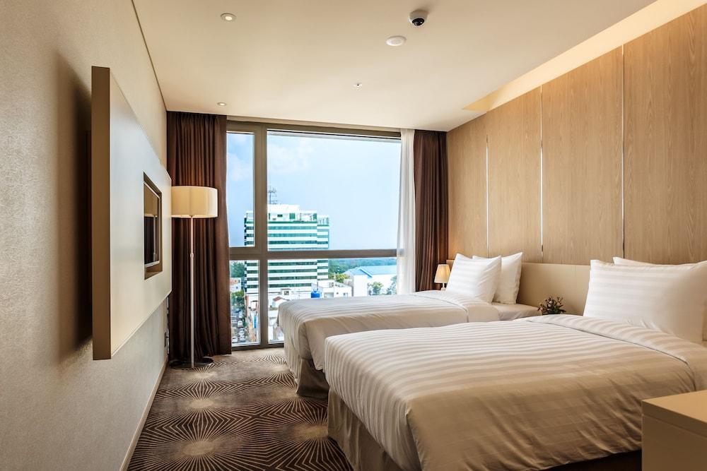 Days Hotel Jeju Seogwipo Ocean Экстерьер фото