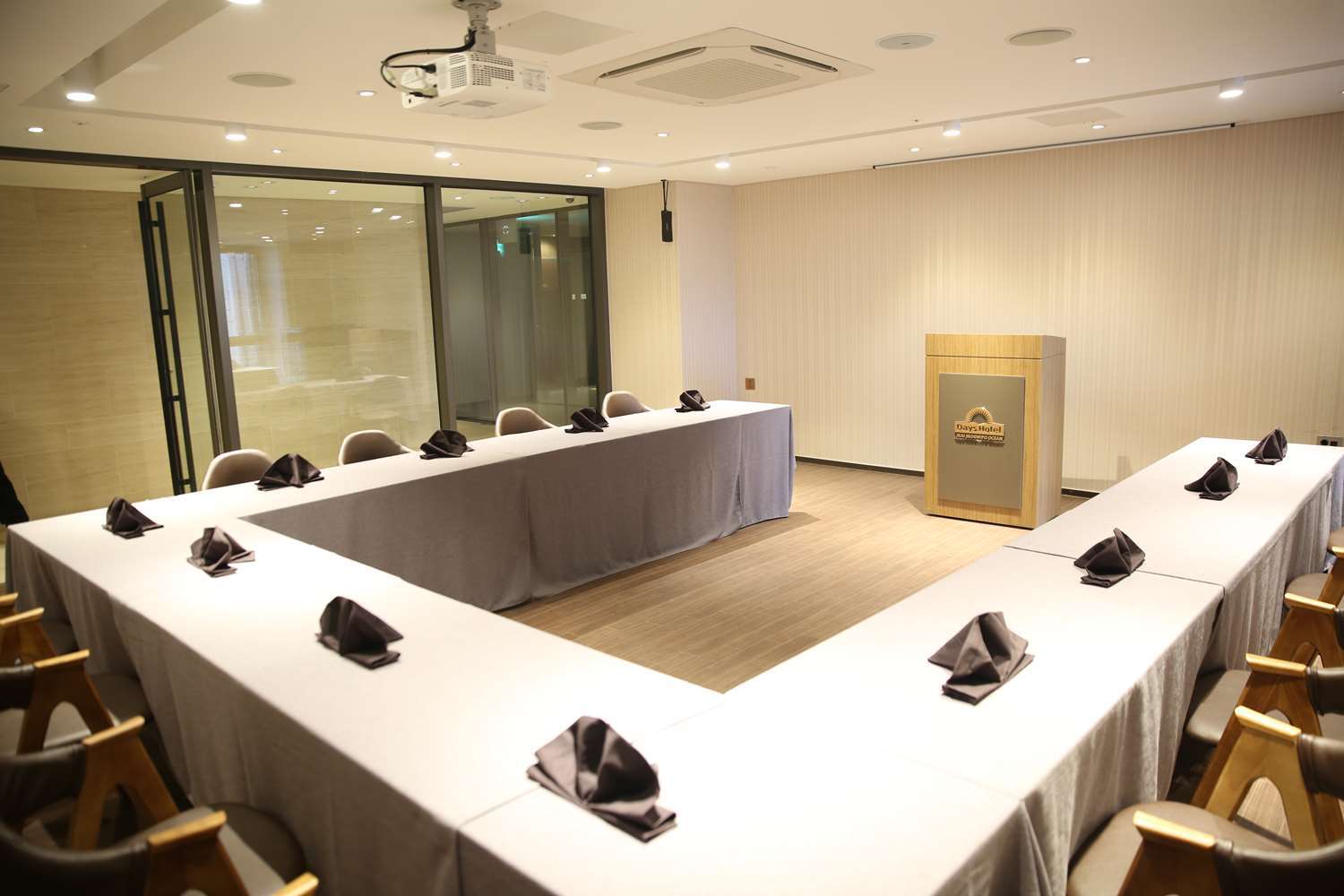 Days Hotel Jeju Seogwipo Ocean Экстерьер фото